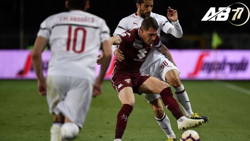 Soi kèo trận đấu Torino vs AC Milan 01:45 ngày 19/05